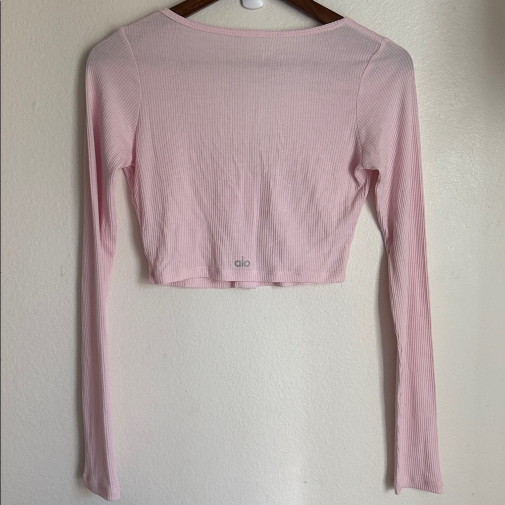 ALO | Pink Long Sleeve Ribbed Crop Top - Picture 2 of 4